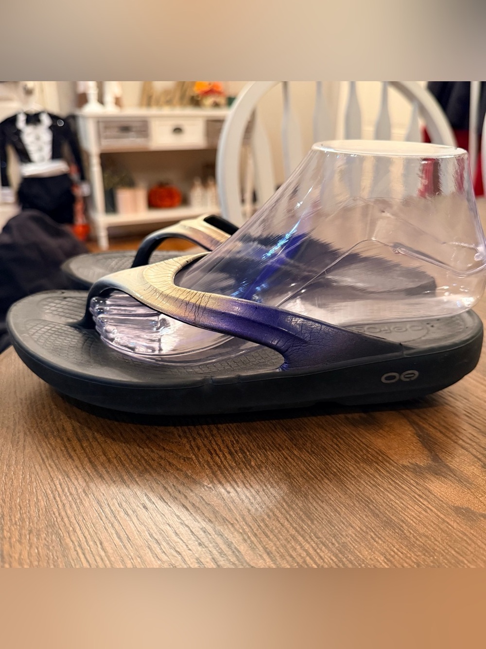 OOFOS OOlala Luce women’sflip flop sandal. Women size 9